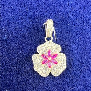 14 k Yellow Gold Flower Pendant with Pink Gem Center